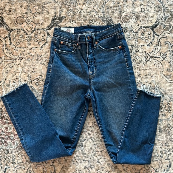 Sky high gap jeans. - Picture 2 of 3